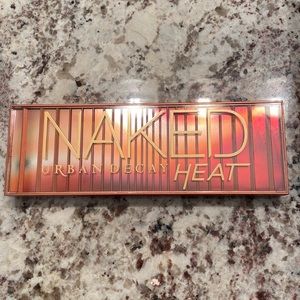 Urban Decay Naked Heat eyeshadow palette